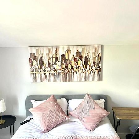 Southall Stays Near Heathrow Ub2 ภายนอก รูปภาพ