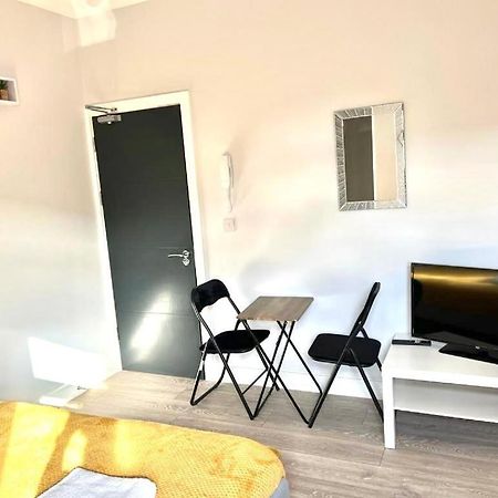 Southall Stays Near Heathrow Ub2 ภายนอก รูปภาพ