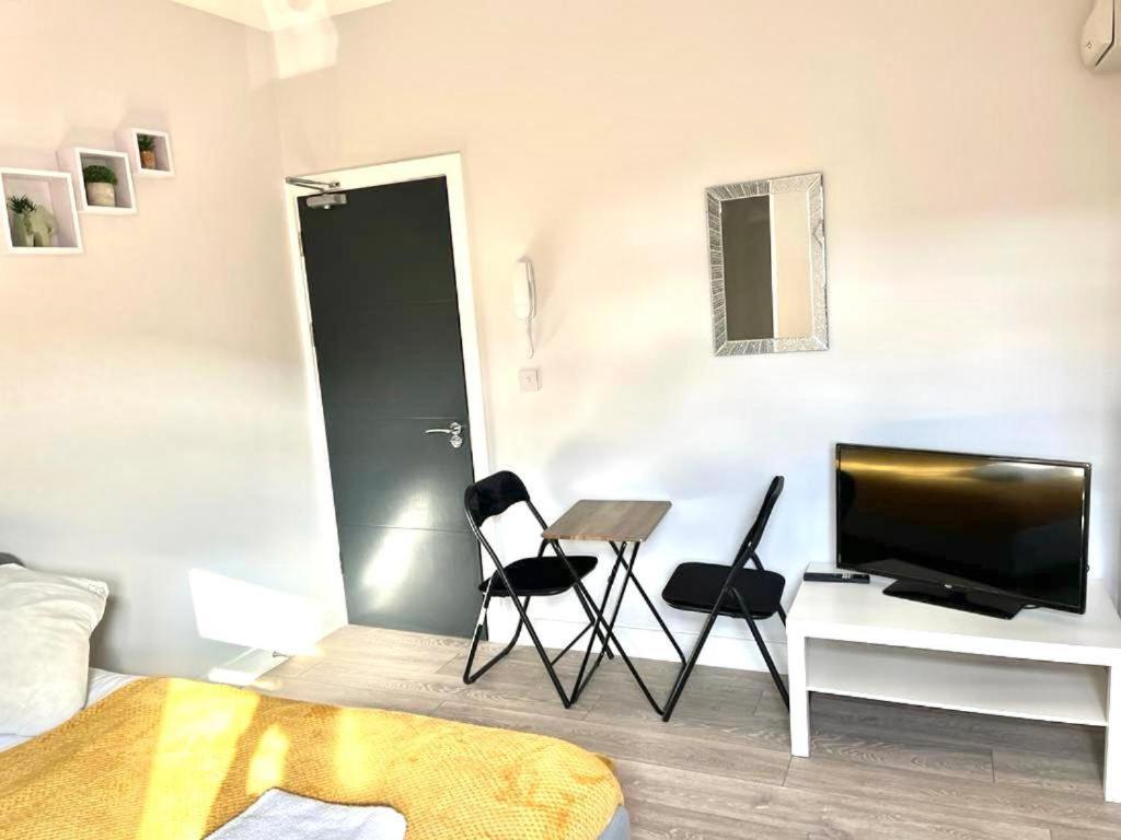 Southall Stays Near Heathrow Ub2 ภายนอก รูปภาพ