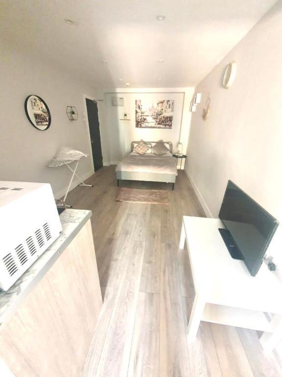 Southall Stays Near Heathrow Ub2 ภายนอก รูปภาพ