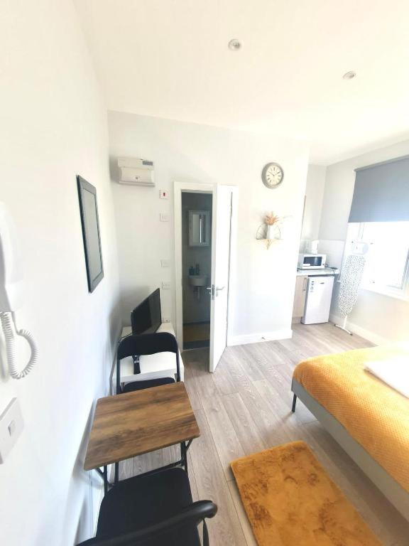 Southall Stays Near Heathrow Ub2 ภายนอก รูปภาพ