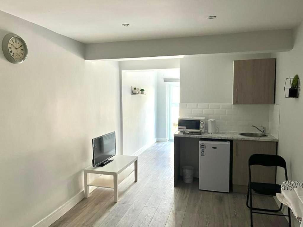 Southall Stays Near Heathrow Ub2 ภายนอก รูปภาพ