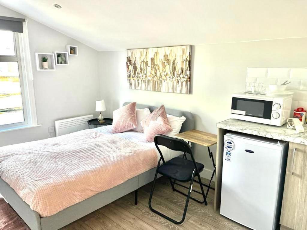 Southall Stays Near Heathrow Ub2 ภายนอก รูปภาพ